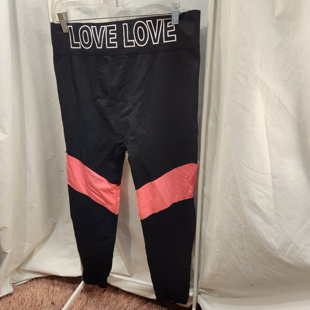 LOVE ❤️  ARI LEGGINGS